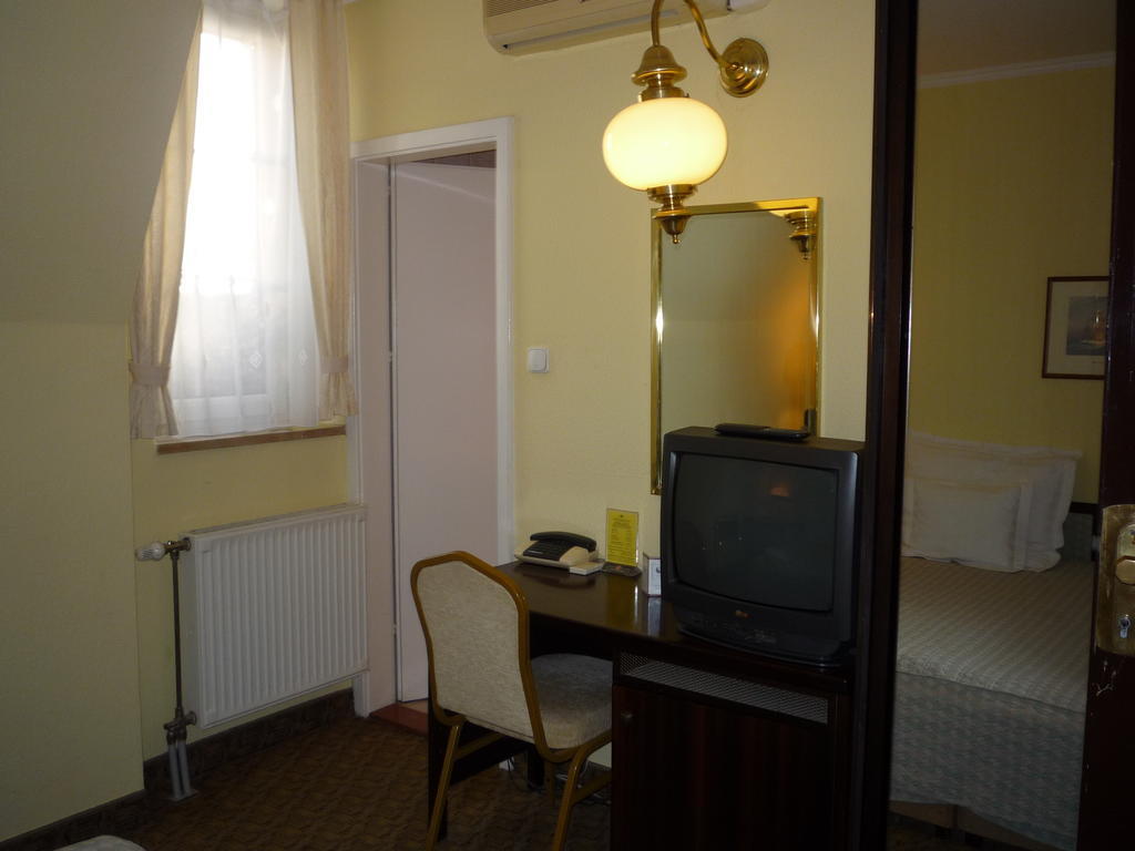 Kaloz Fregatt Panzio & Etterem Hotell Tata Rom bilde