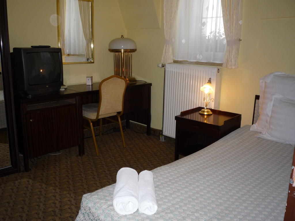 Kaloz Fregatt Panzio & Etterem Hotell Tata Rom bilde